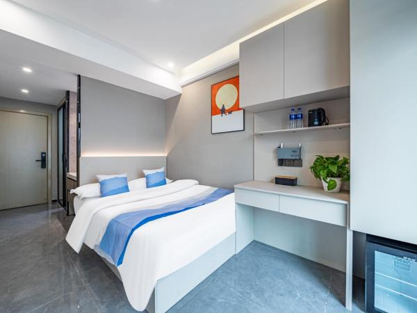 Yozo Serviced Apartment : photo 4 de la chambre studio avec balcon