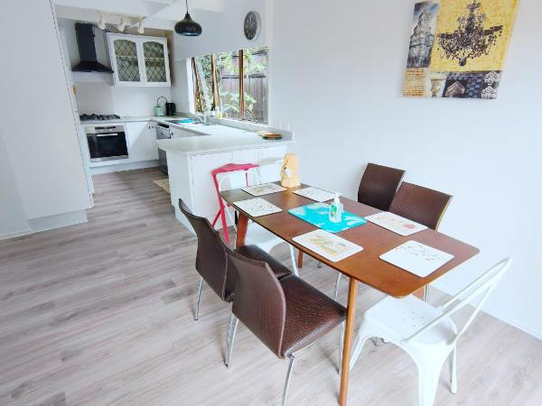 Sunny Cosy Rooms in Auckland Nice Garden Bush View : photo 4 de la chambre chambre lit queen-size