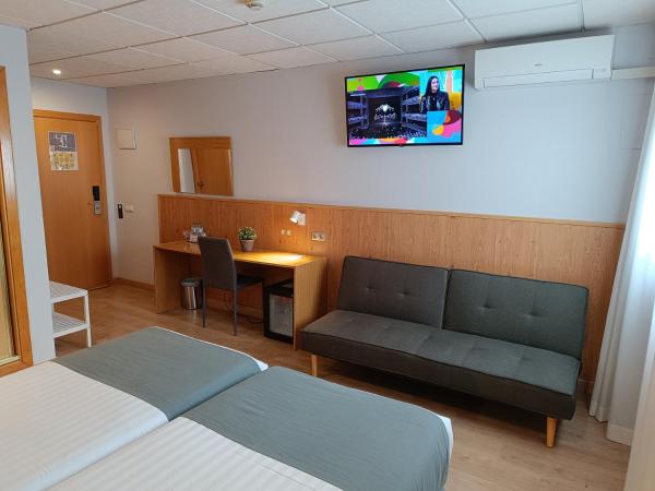 Mendez Nuñez Alicante : photo 7 de la chambre chambre lits jumeaux spacieuse