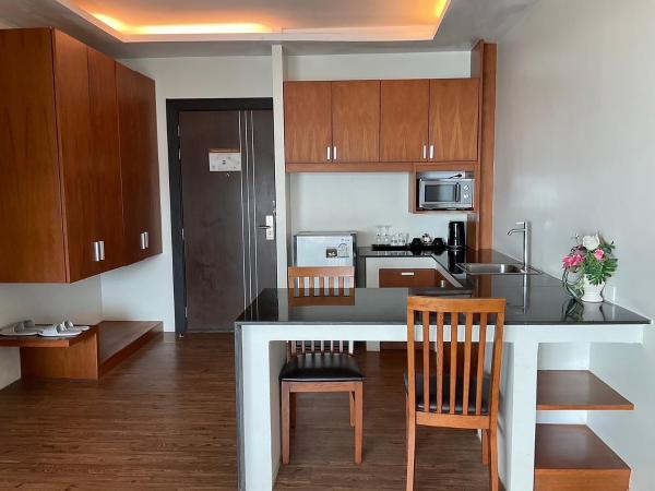 Phi Phi Cliff Beach Resort : photo 5 de la chambre chambre lits jumeaux de luxe avec vue sur mer