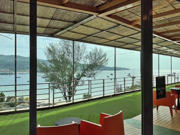 Phi Phi Cliff Beach Resort : photo 8 de la chambre chambre lits jumeaux de luxe avec vue sur mer