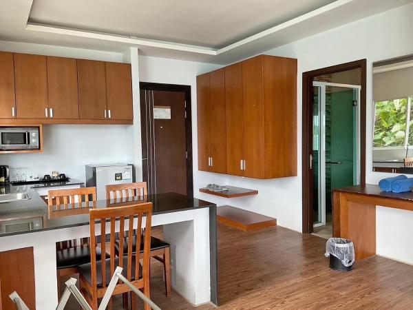 Phi Phi Cliff Beach Resort : photo 9 de la chambre chambre lits jumeaux de luxe avec piscine - vue sur mer