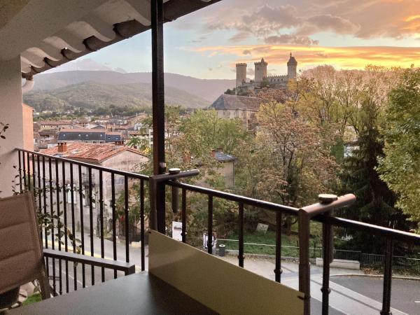 Studio Le Roof - Une vue splendide - Petit déjeuner inclus 1ère nuit - AUX 4 LOGIS : photo 1 de la chambre appartement avec terrasse