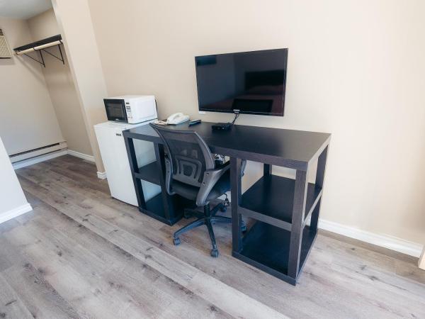 Clarkson Village Motel : photo 3 de la chambre chambre lit queen-size