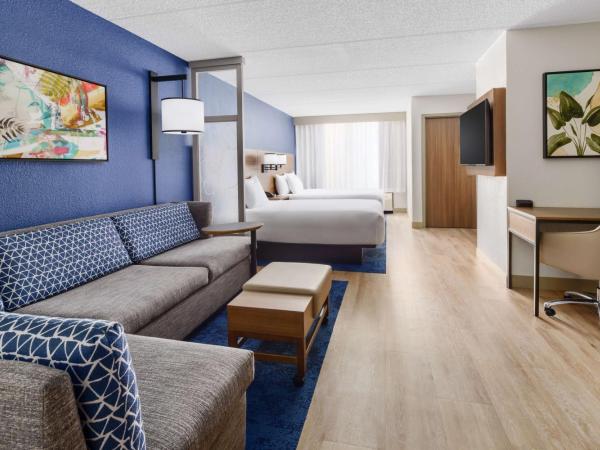 Hyatt Place across from Universal Orlando Resort : photo 2 de la chambre queen room with two queen beds with sofa bed and tub - high floor