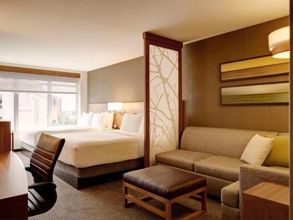 Hyatt Place Arlington Courthouse : photo 1 de la chambre chambre avec 2 lits queen-size et canapé-lit