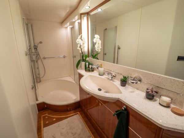 High-class Luxury Yacht - Princess 75 : photo 6 de la chambre mobile home