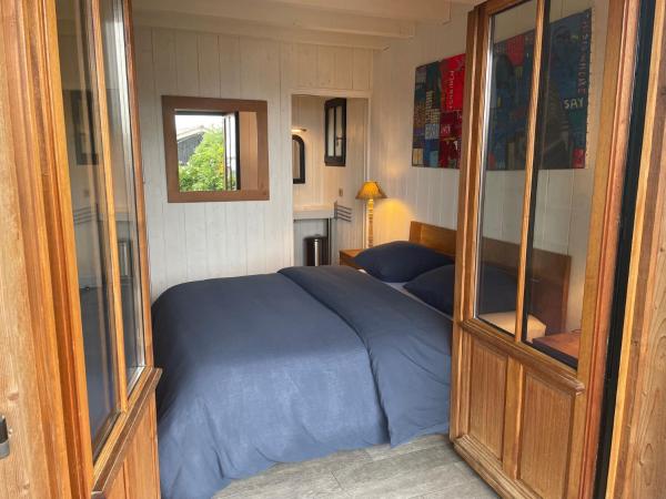 Chambre d'Hôtes - Village Petit Piquey : photo 3 de la chambre chambre double - vue sur mer