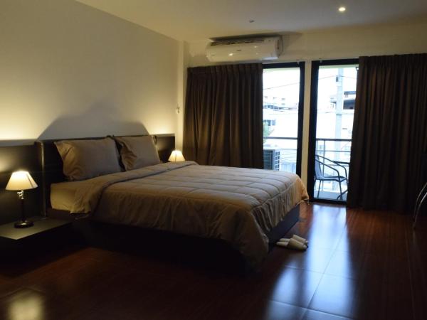 Hideaway Guest House And Bar : photo 2 de la chambre chambre double avec balcon