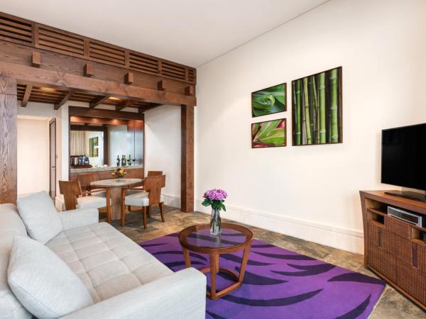 Sofitel Dubai The Palm Resort & Spa : photo 5 de la chambre suite lit king-size prestige avec canapé-lit et vue sur mer - accès au club