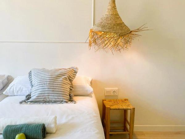 COLLECTION PORT - B&B Boutique , Alicante Center : photo 8 de la chambre chambre lits jumeaux avec salle de bains