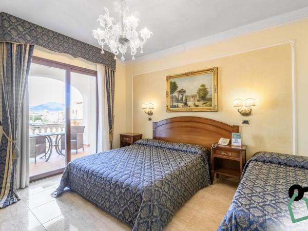 HOTIDAY Hotel Olbia : photo 1 de la chambre chambre double ou lits jumeaux avec lit d'appoint
