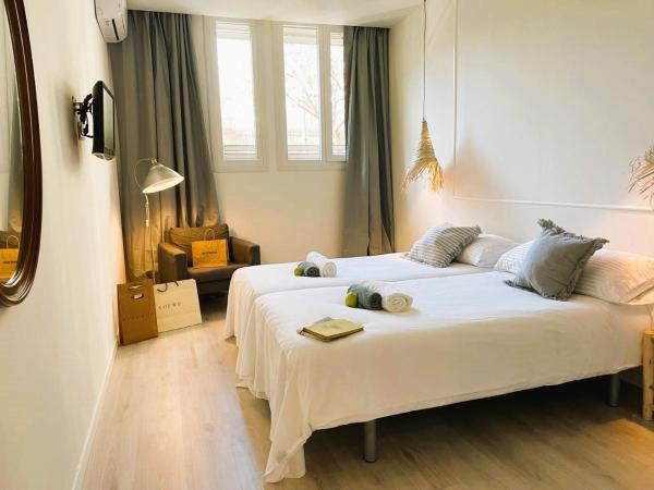 COLLECTION PORT - B&B Boutique , Alicante Center : photo 4 de la chambre chambre lits jumeaux avec salle de bains