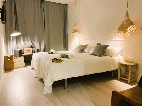 COLLECTION PORT - B&B Boutique , Alicante Center : photo 6 de la chambre chambre lits jumeaux avec salle de bains