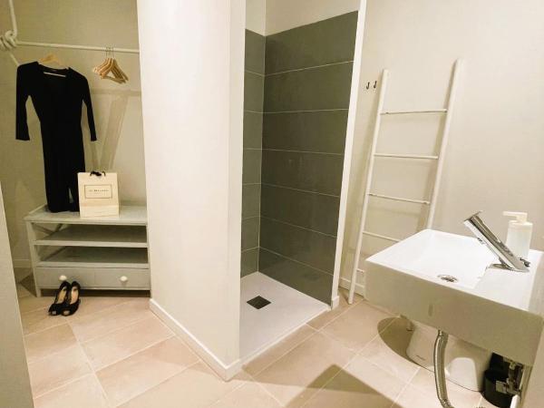 COLLECTION PORT - B&B Boutique , Alicante Center : photo 6 de la chambre chambre double avec salle de bains privative