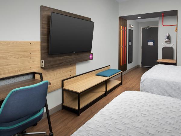 Tru By Hilton Jacksonville Airport : photo 3 de la chambre chambre avec 2 lits queen-size et douche à l’italienne