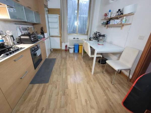 Bedroom and Loft(Soppalco) for rent in via Belle Arti : photo 5 de la chambre chambre simple avec salle de bains commune