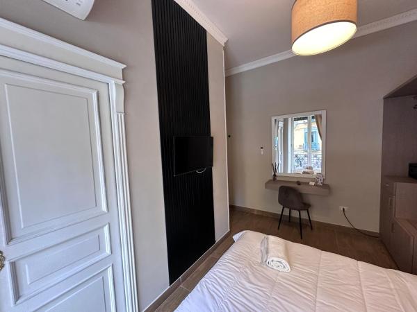 Parthenope Rooms : photo 2 de la chambre chambre lit king-size avec balcon