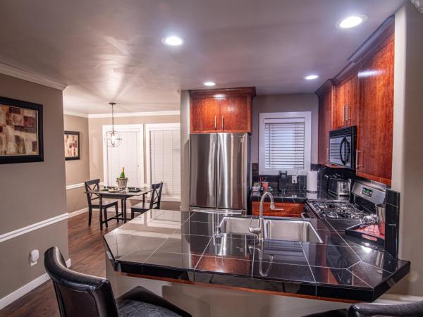 Inn at Parkside : photo 2 de la chambre harmony couples spa suite with kitchen