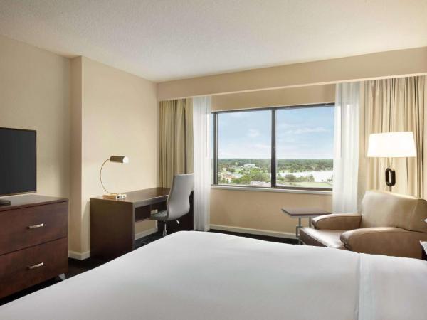 DoubleTree by Hilton Orlando Downtown : photo 1 de la chambre chambre lit king-size - Étage Élevé - vue sur ville