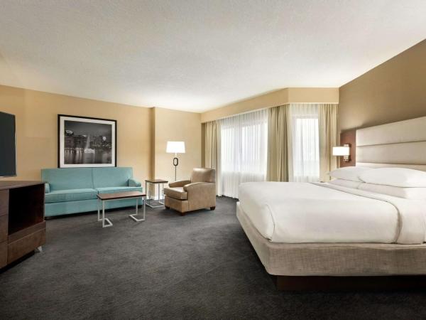 DoubleTree by Hilton Orlando Downtown : photo 1 de la chambre chambre lit king-size avec douche à l'italienne