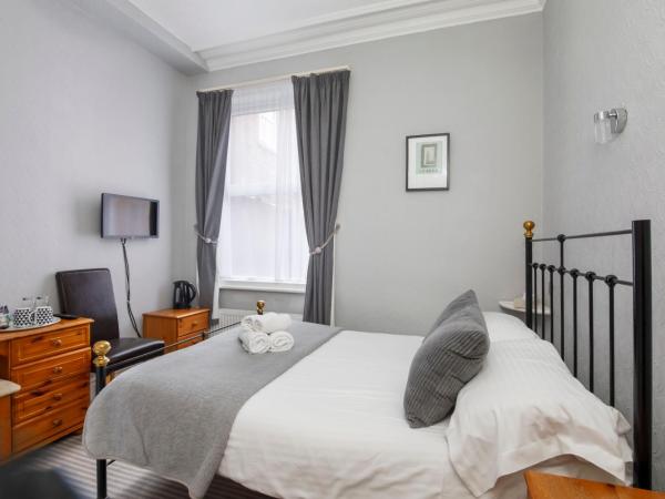 St Marys Guest House : photo 1 de la chambre small double – ground floor (1)