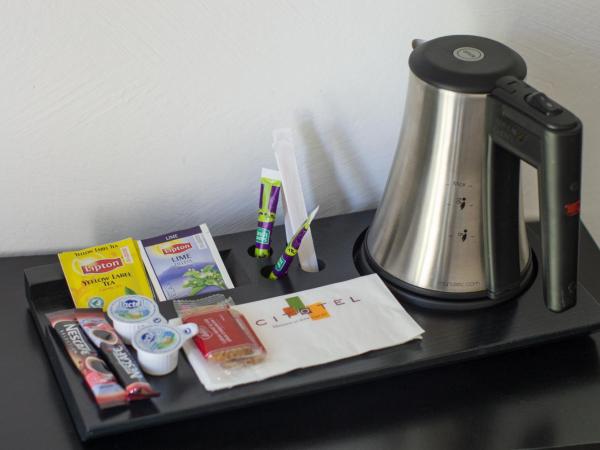 Cit'Hotel Avantici Gap : photo 3 de la chambre chambre double ou lits jumeaux mansardée