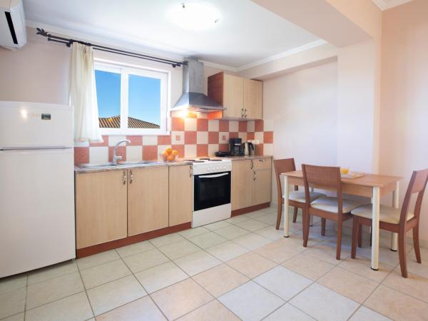 Villa Vita Holidays : photo 10 de la chambre appartement familial