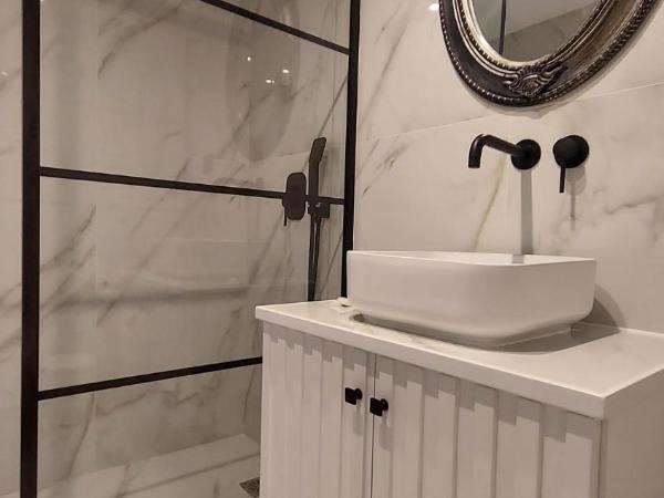 Elina Hotel Apartments : photo 3 de la chambre appartement en duplex avec balcon