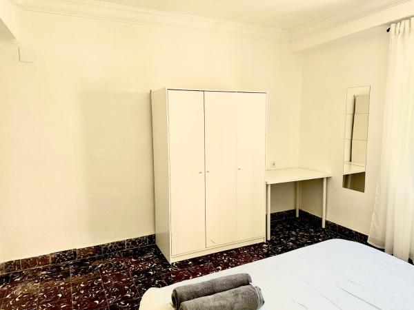 Turia Rooms Valencia : photo 4 de la chambre chambre double avec salle de bains commune