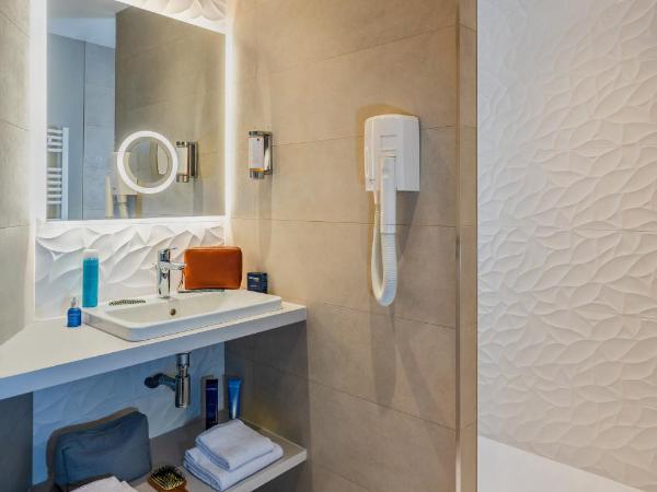 Hôtel Valdys Thalasso & Spa - Beau rivage : photo 4 de la chambre chambre double confort - vue latérale sur mer