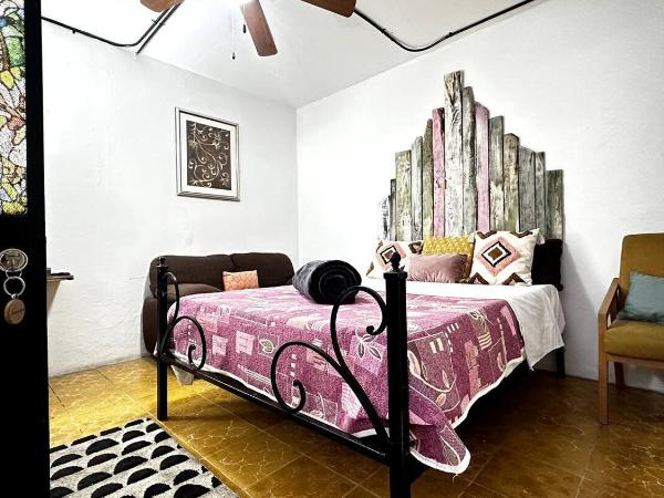 #1-Rooftop Garden-7 Bedrooms-9 Beds-3 Kitchens : photo 7 de la chambre chambre double - vue sur parc