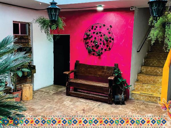 #1-Rooftop Garden-7 Bedrooms-9 Beds-3 Kitchens : photo 2 de la chambre chambre double - vue sur parc