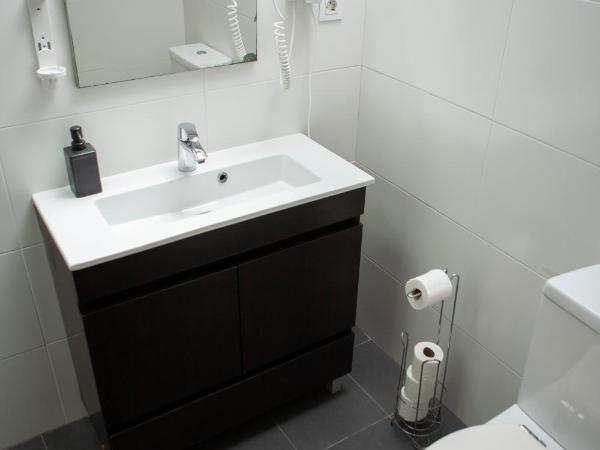 Porto Concept Home - University Residence & Guesthouse - Pólo II Areosa : photo 3 de la chambre chambre quadruple standard