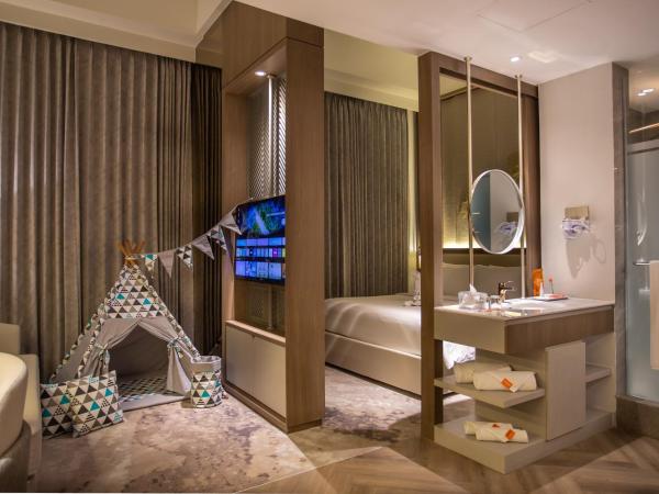 HARRIS Hotel & Conventions Gubeng : photo 9 de la chambre suite junior