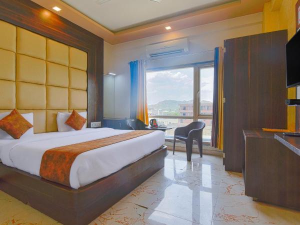 FabHotel Prime The Royal Galaxy : photo 1 de la chambre chambre familiale