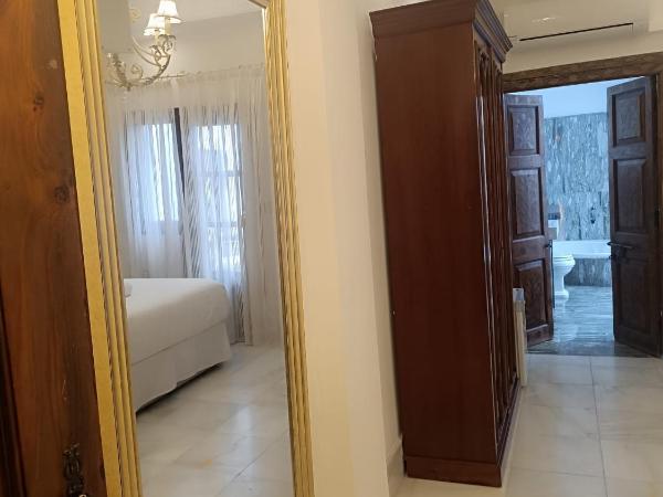 Suite Comares : photo 2 de la chambre chambre double de luxe avec baignoire spa