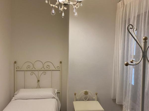 Suite Comares : photo 10 de la chambre chambre double - vue sur alhambra