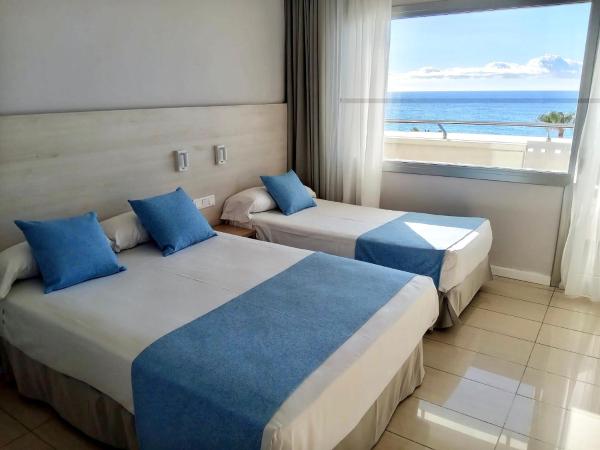 URH Excelsior : photo 8 de la chambre chambre triple avec balcon - vue sur mer