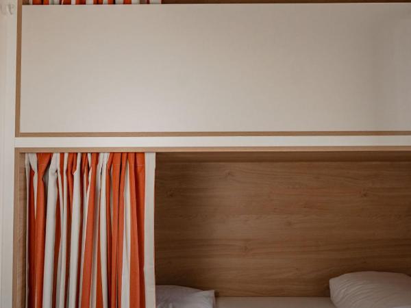 CENTRAL LA ROCHELLE : photo 2 de la chambre dortoir mixte de 2 lits