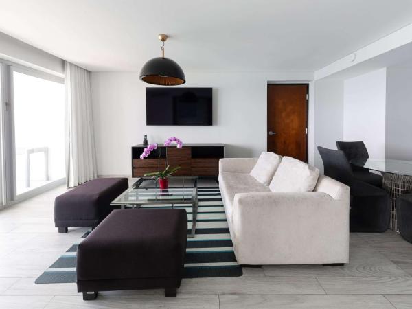 Hilton Vallarta Riviera All-Inclusive Resort,Puerto Vallarta : photo 2 de la chambre suite lit king-size principale côté océan