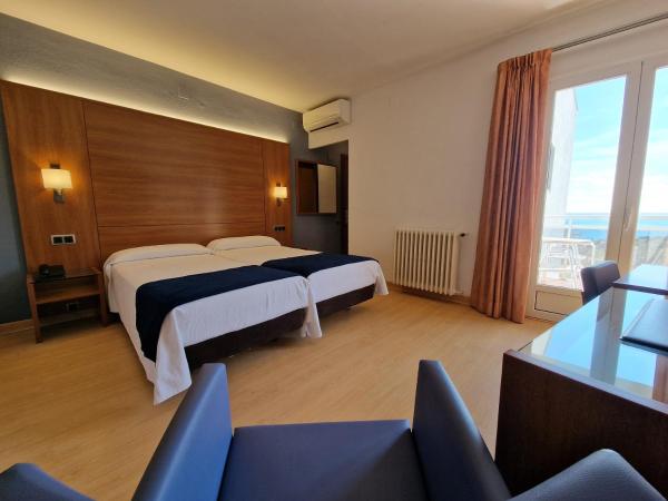 Hotel Sant Jordi : photo 1 de la chambre chambre lits jumeaux avec douche