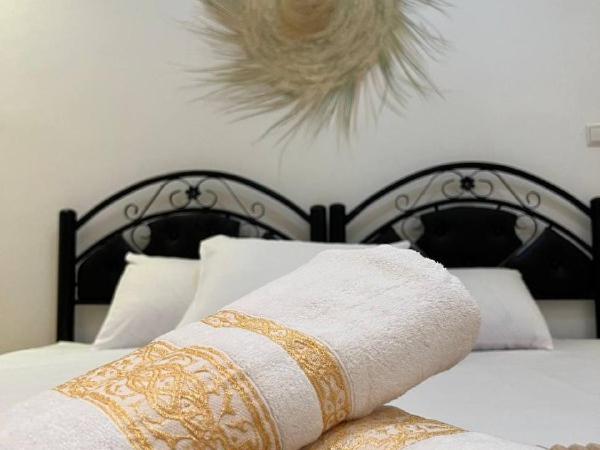 rise surf and yoga morocco : photo 1 de la chambre chambre double avec salle de bains privative