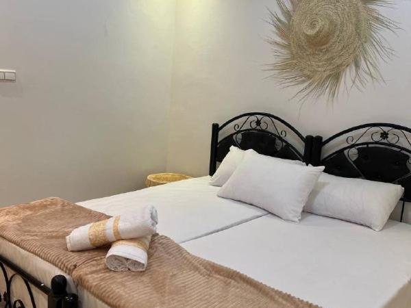 rise surf and yoga morocco : photo 2 de la chambre chambre double avec salle de bains privative