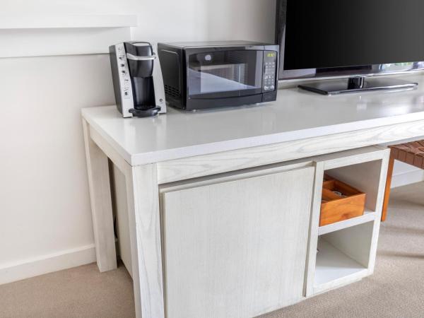 Hilton Vacation Club The Modern Honolulu : photo 1 de la chambre chambre double avec 2 lits doubles et vue sur la ville