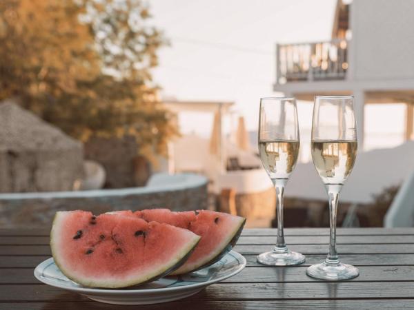 Villa Konstantin : photo 6 de la chambre chambre quadruple supérieure avec terrasse - vue sur jardin