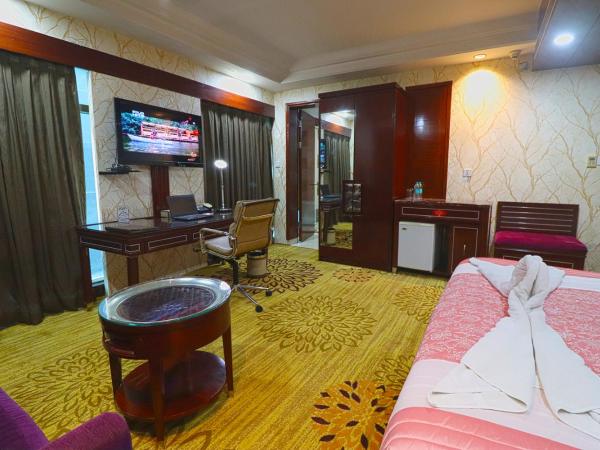 SkyCity Hotel Gurgaon : photo 9 de la chambre premium suite with 15 min head or foot massage ,2hrs conference meeting room , free night club !(subject to availability)