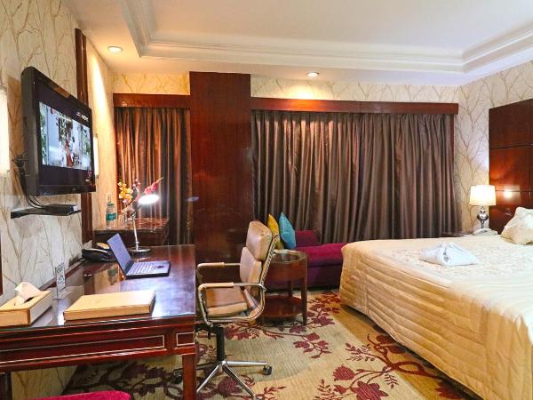 SkyCity Hotel Gurgaon : photo 3 de la chambre executive double or twin room with 15 min head or foot massage ,2hrs conference meeting room , free night club !(subject to availability)