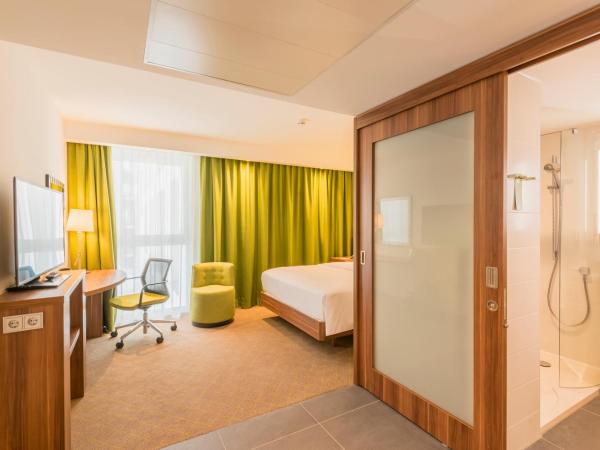 Hampton By Hilton Munich City West : photo 2 de la chambre chambre lit queen-size pour personnes à mobilité réduite - non-fumeurs