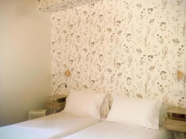 Hostal As Margaritas : photo 1 de la chambre chambre lits jumeaux avec salle de bains privative